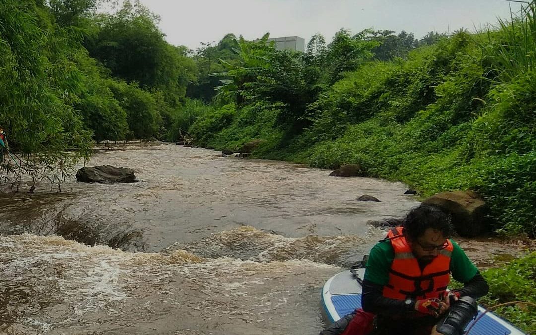 Pacu Adrenalin dengan bermain Stand Up Paddle di Sungai