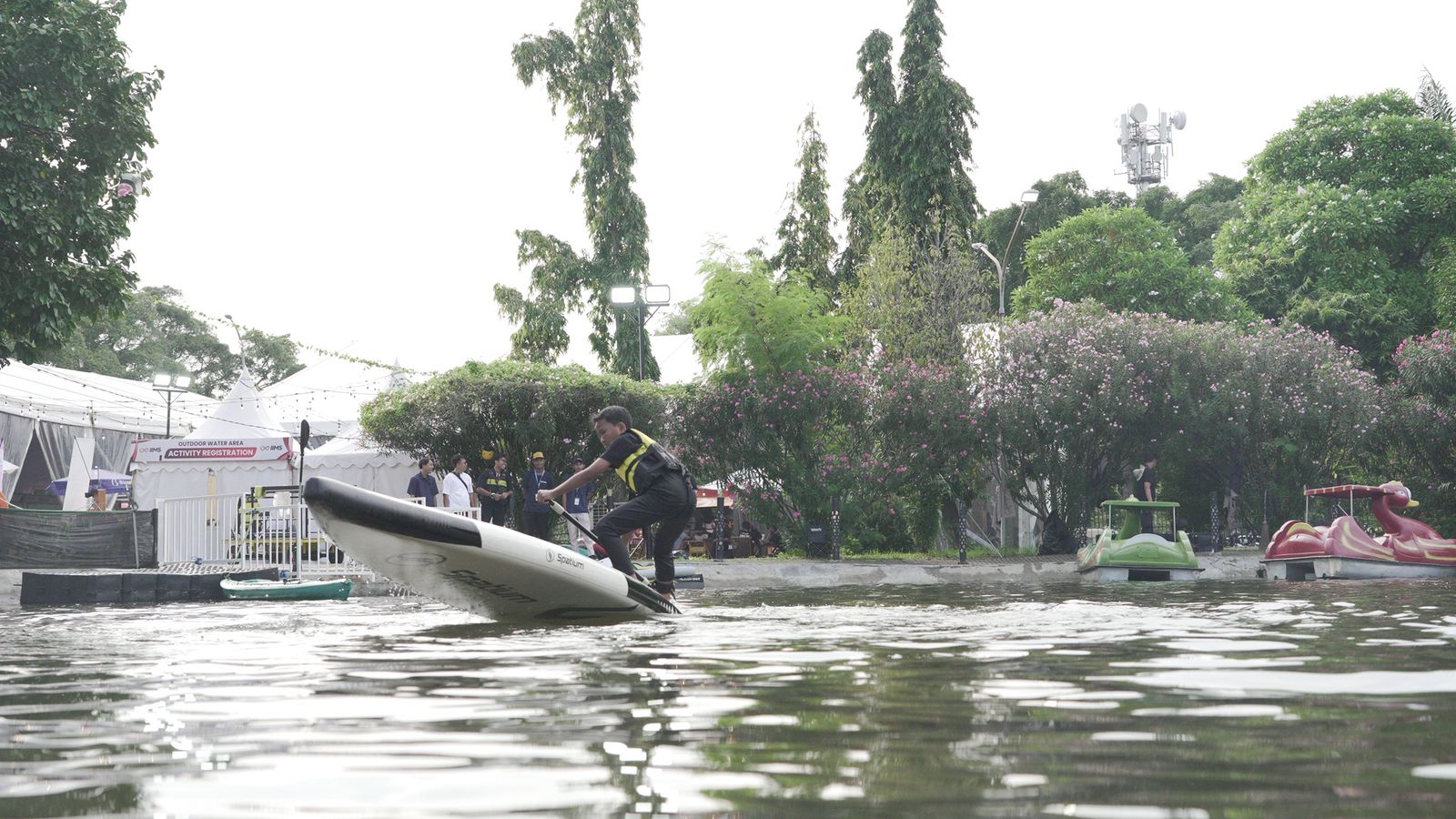 Serunya Main SUP di Danau IIMS 2026: Dari SUP Yoga sampai Public Try Out!
